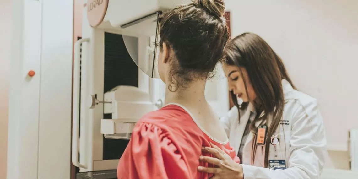 Woman-Getting-Mammogram.jpg
