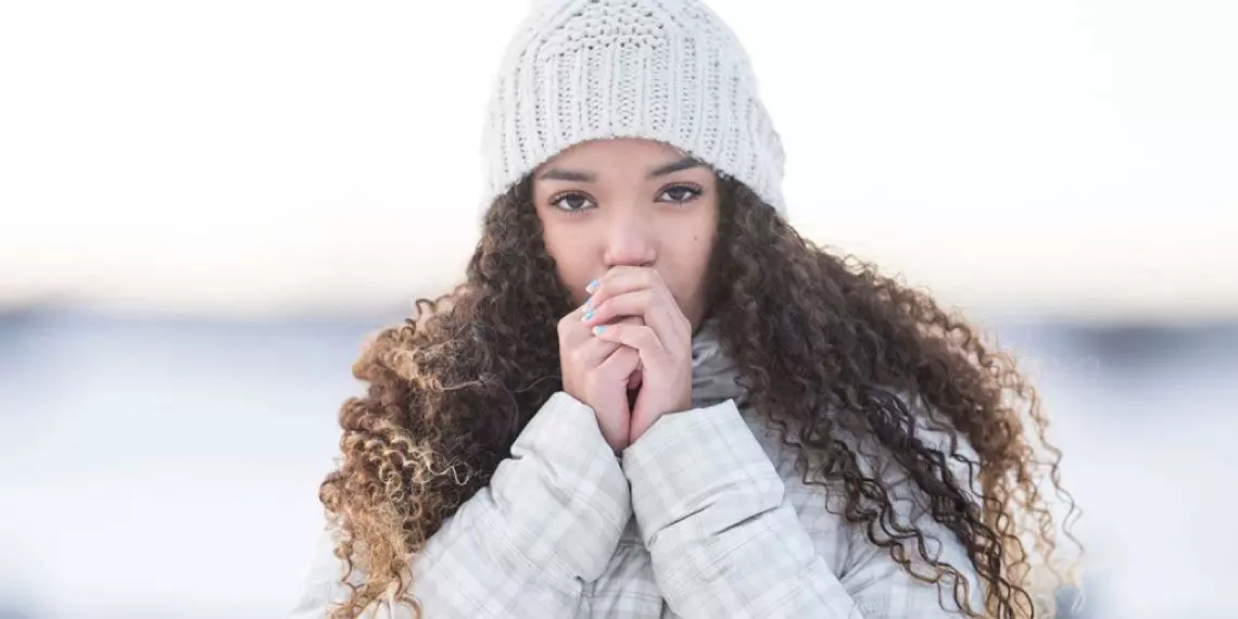 Staying warm in cold weather to reduce joint pain