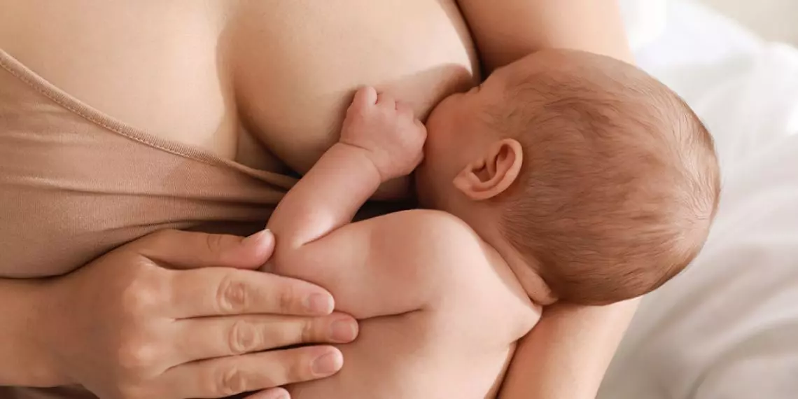 Tips to Help a Distracted Baby Focus During Feeds