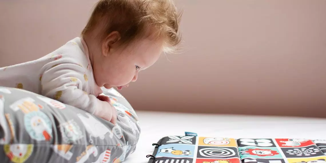Image2-infant-using-support-pillow-during-tummy-time.jpg