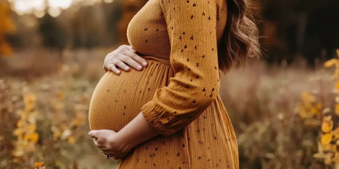 Image1-Womanholding-pregnant-belly.jpg