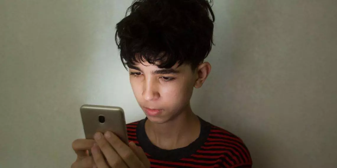 Signs social media may be affecting a teen's mental health