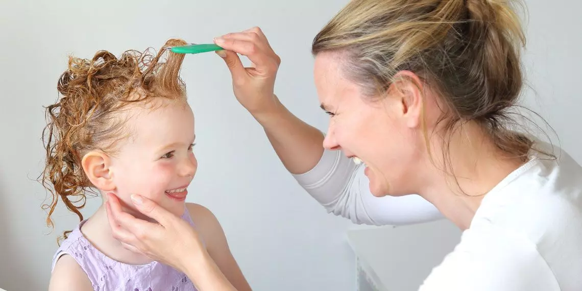 Image2-mom-checking-child-hair-for-lice-with-comb.jpg