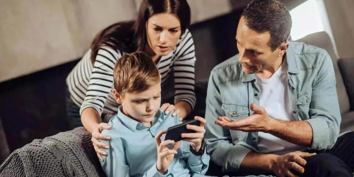 When parents need to step in about social media use