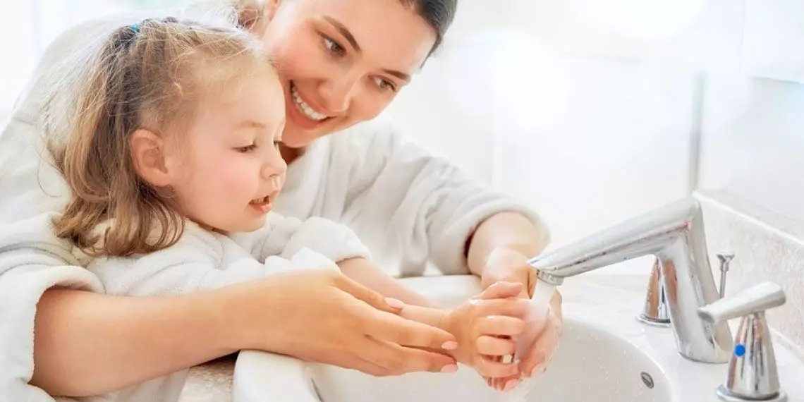 Mom-Daughter-Washing-Hands-Together.jpg
