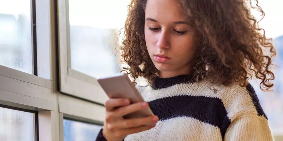 Recognizing when social media content is affecting a child's mood