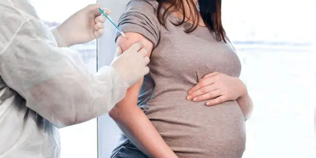 FeaturedImage-Pregnant-woman-getting-vaccine.jpg